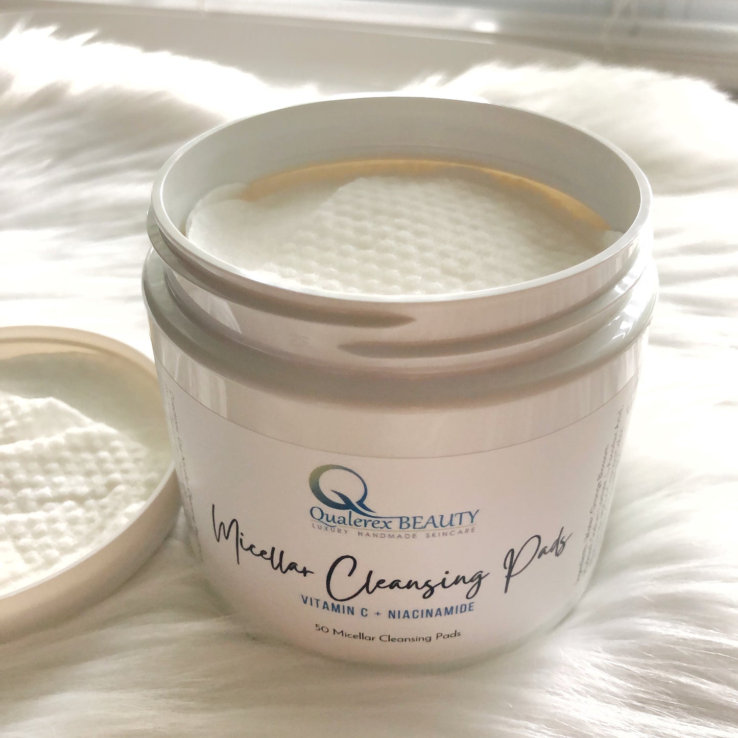 Micellar Cleansing Pads with Vitamin C & Niacinamide • Convenient Presoaked Finger Pocket Pads